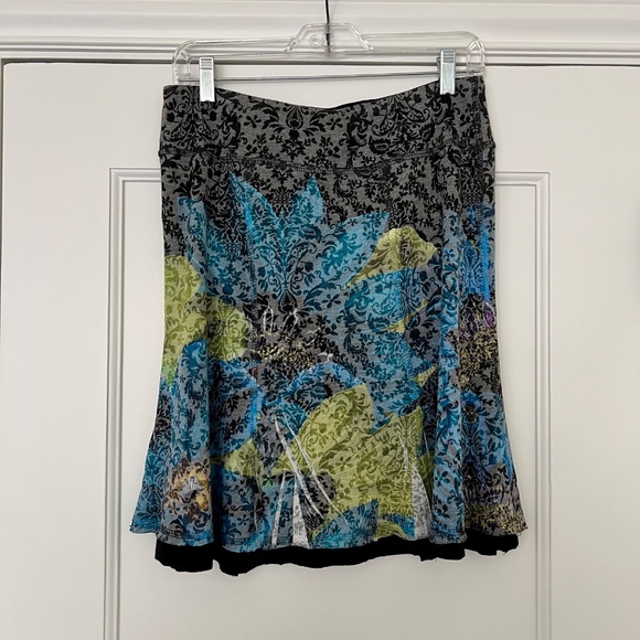 Summery and comfy floral layered skirt, , knee length, Size M - Picture 2 of 4